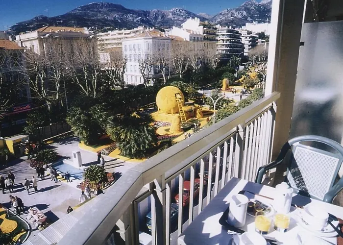 尚博尔酒店 3* 芒通