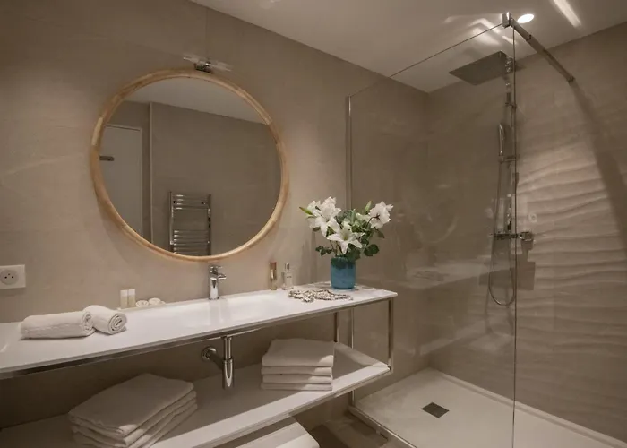 尚博尔酒店 3* 芒通